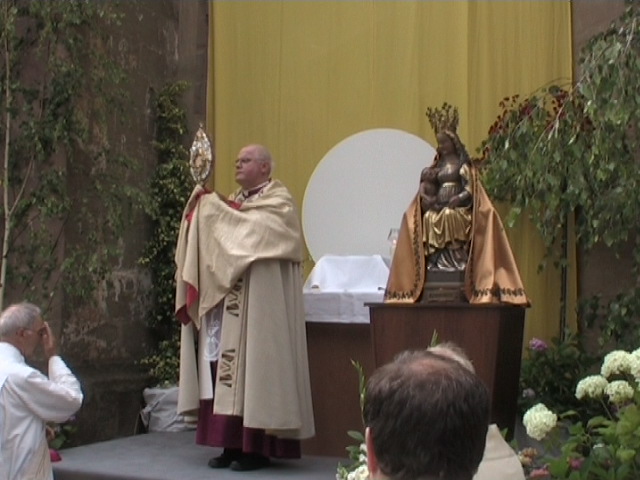 Bischof Reinhard Marx bei der Marientracht 2004 in Beurig